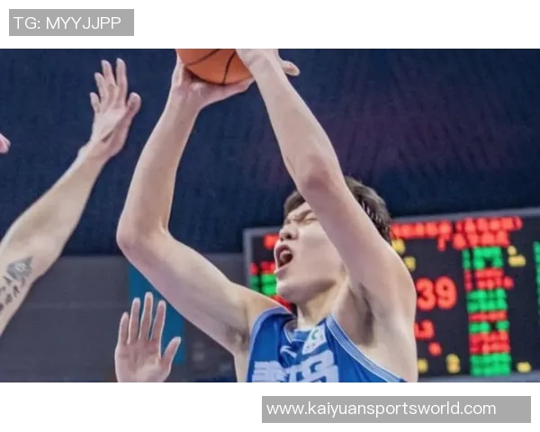 青岛队观察：杨瀚森展现山东大汉的坚韧与好胜精神